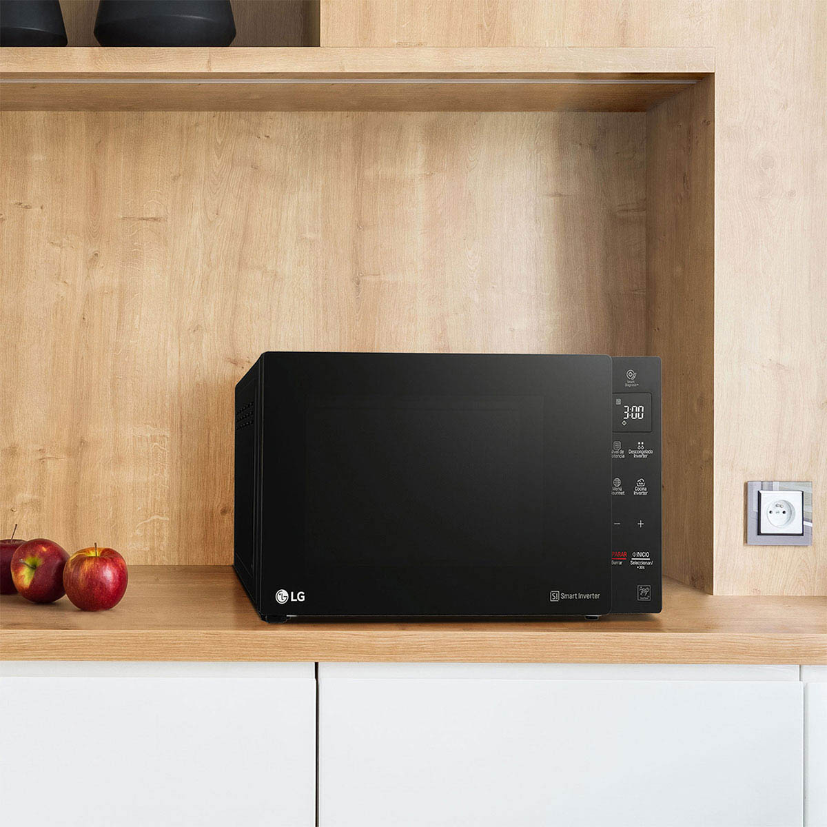 Horno de Microondas LG NeoChef Smart Inverter con EasyClean 1.5 pies3 Negro image number null