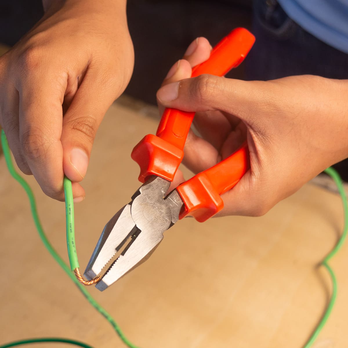 Juego de 3 Pinzas: Electricista 8" Corte Diagonal 7", Punta Larga 8" Promaker image number null